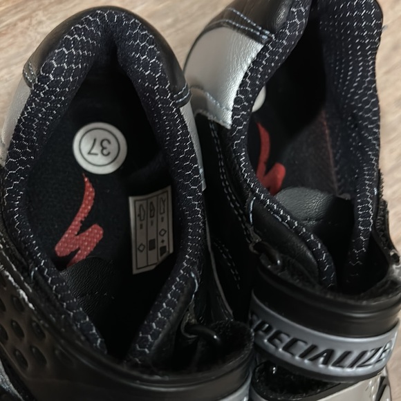 Specialized Biking Cycling Shoes model 6103-3537 size 37. US size 7 - Picture 8 of 16